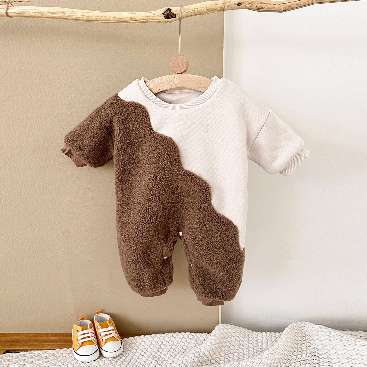 Cute Wavy Spliced Baby Romper, Color Block Sherpa Crewneck Warm Outfit
