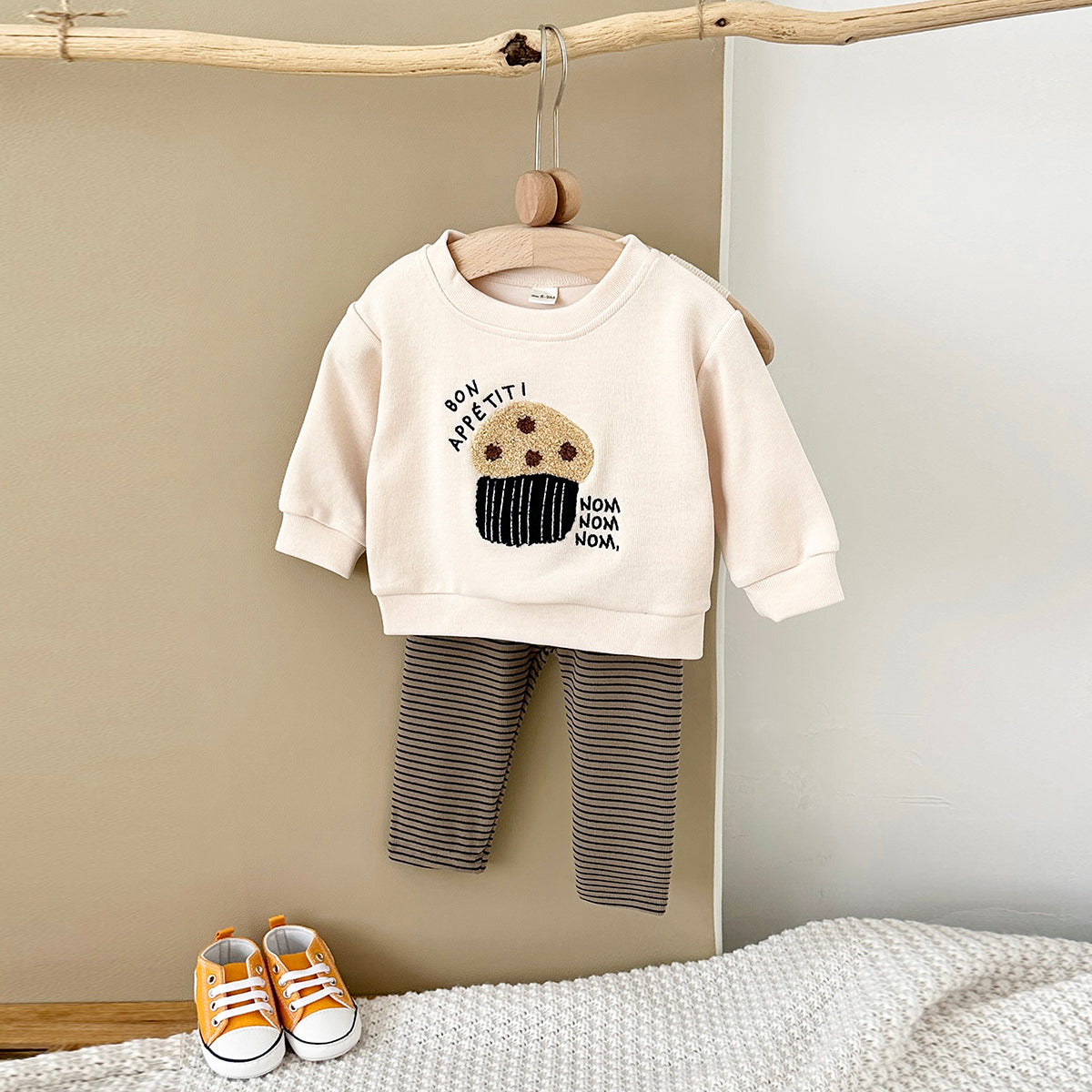 Cute Baby Snack Outfit, 3D Towel Embroidery Sweatshirt With Striped Pants
