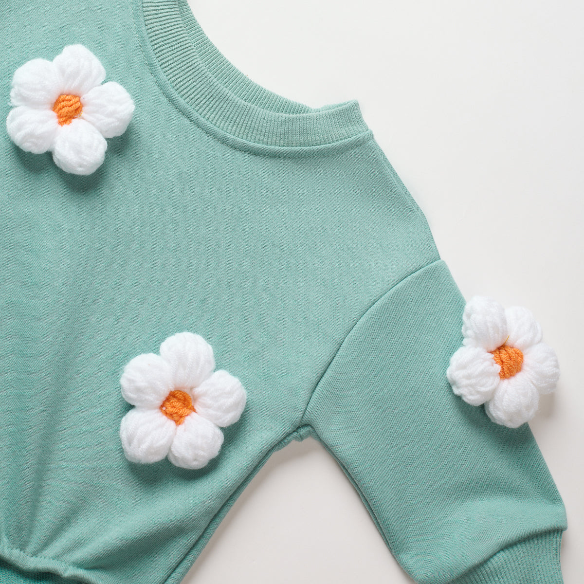 Neutral baby flower pattern long sleeved jumpsuit 1-18 months
