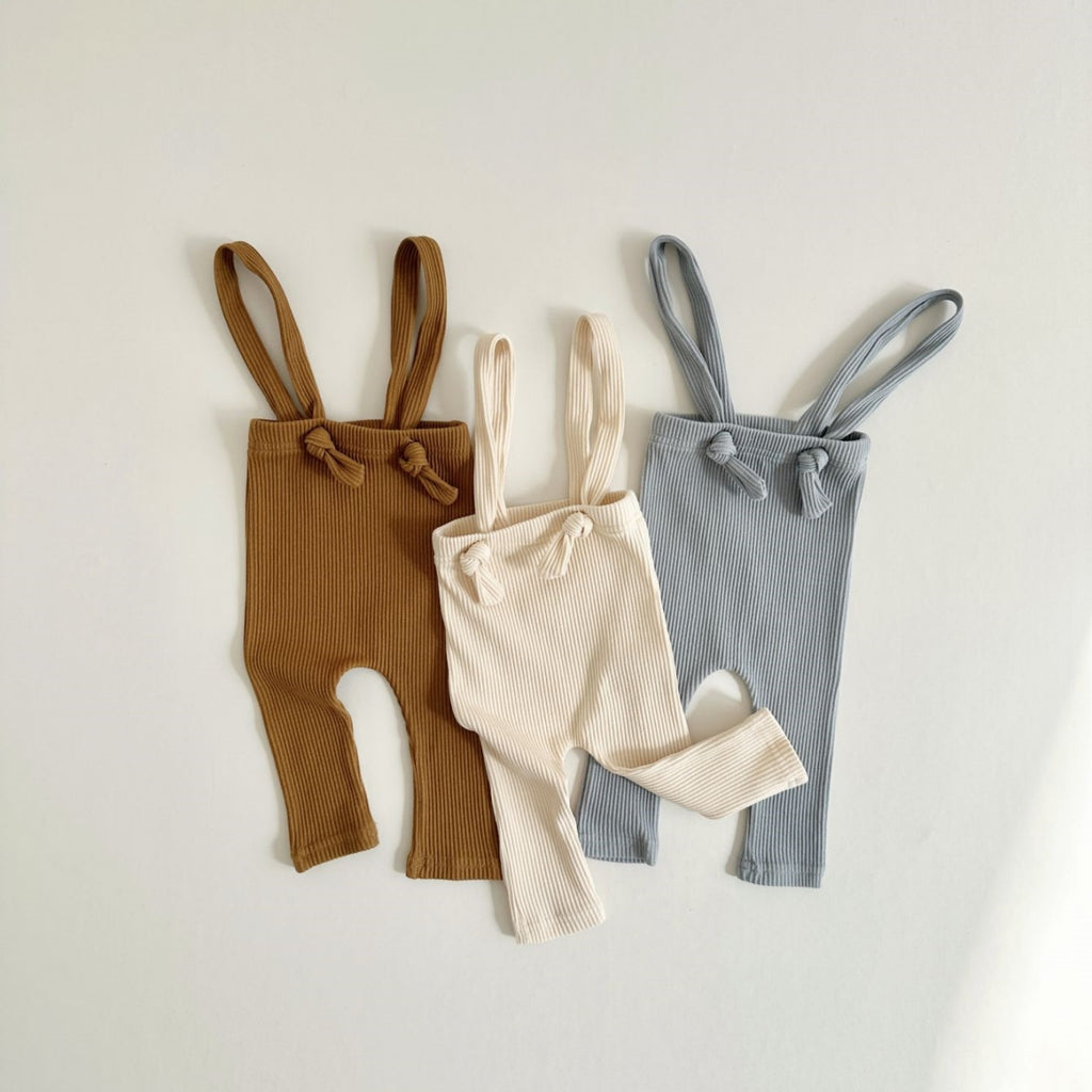 Neutral baby ribbed knitted suspender pants